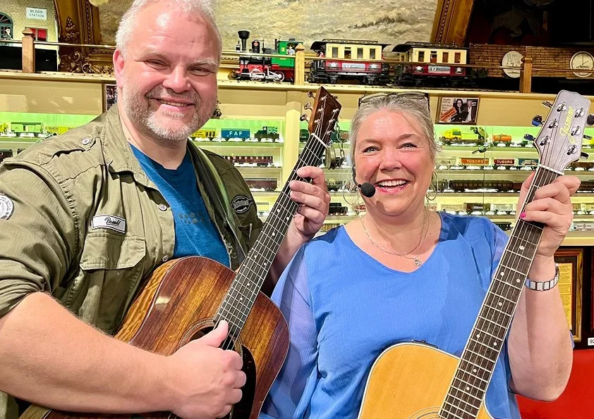 Live Music - Madam Bleu Duo